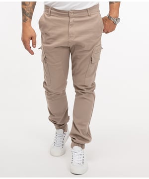 Die Chino Hosen von Rock Creek eignen sich ganz ausgezeichnet für legere Casual-Looks. Sie bieten eine angenehm weite Passform und sehen dabei auch noch richtig lässig aus. Beim gemütlichen Stadtbummel, beim Familienausflug oder in der Uni leisten die komfortablen Hosen gute Dienste. Darüber hinaus zeichnen sich die Chinos von Rock-Creek durch eine erstklassige Verarbeitung und eine hohe Qualität aus.