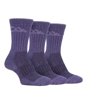 Deze sokken hebben een zware, gedempte voet voor die extra laag comfort en ondersteuning. Ze hebben ondersteuning voor de voetboog om je voeten op een comfortabele manier vorm te geven. Ze hebben ook een gedempte zool met extra vulling om je voeten langer warm te houden. Deze sokken hebben een geribbelde pijp om meer steun rond je benen te geven. Omdat deze sokken gemaakt zijn van katoen, voelen ze zachter en luxer aan. Deze sokken zijn gemaakt van 80 % katoen, 17% polyester, 3% elastaan. Ze zijn machinewasbaar. Deze sokken zijn verkrijgbaar in de maten 37-42 EU, 5-8 US en zijn verkrijgbaar in 4 verschillende kleuren.