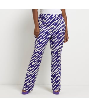 Plus collection, Stripe print, Belt loops, Front pockets, Slim leg, Plus Size Guide