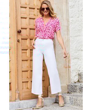 REASONS TO BUY:

Update your denim collection
Summer-ready cropped cut
On-trend wide-leg style
Crafted from our signature soft stretch denim
Sit high on the waist for a flattering fit
Tuck in tees, vests, shirts and nice tops

Inside leg to fit: Short 29" | Regular 31" | Long 33".