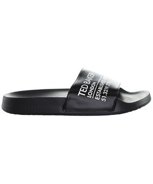 Chanclas negras Ted Baker Aziell para hombre: una opción elegante y con estilo para un confort relajado en los días de clima cálido. Ted Baker combina el diseño contemporáneo con la comodidad en estos sliders negros, creando una opción versátil para varias ocasiones informales.

Características principales:

 Diseño moderno:  Los sliders Aziell presentan un moderno diseño de deslizamiento, que permite calzarlos y descalzarlos fácilmente. El diseño de Ted Baker garantiza un estilo moderno y sencillo para tus salidas informales.

 Materiales de primera calidad:   Fabricados con materiales de alta calidad, estos deslizadores ofrecen un uso cómodo y duradero. El compromiso de Ted Baker con el uso de materiales de primera calidad garantiza un aspecto elegante y un producto duradero.

 Detalles de marca distintivos:   Busca los detalles de marca distintivos de Ted Baker, como los adornos del logotipo o los herrajes de la firma. Estos toques sutiles añaden un toque de autenticidad y sofisticación a los sliders.

 Plantilla acolchada:   Los deslizadores priorizan la comodidad con una plantilla acolchada, que proporciona apoyo a tus pies mientras te mueves. Ya sea paseando por la arena o descansando junto a la piscina, la plantilla garantiza una experiencia cómoda y relajada.

 Estilo desenfadado:   El estilo slip-on y el diseño minimalista hacen que los deslizadores Aziell sean perfectos para un estilo relajado y fácil de llevar. Ya sea con pantalones cortos, bañadores o atuendos veraniegos informales, complementan sin esfuerzo tu look relajado.

Entra en la elegancia casual y la comodidad con los deslizadores negros Ted Baker Aziell para hombre, donde el diseño contemporáneo se une a la facilidad para tus escapadas de verano.