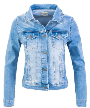 Angeboten wird eine klassische Damen Jeansjacke der Trendmarke "Rock Creek". Die Jeansjacke überzeugt mit einem geraden Schnitt, zwei Brusttaschen und einem spitzen Kragen. Diese Damen Jacken wirken besonders lässig und sind die optimalen Begleiter für entspannte Casual-Looks. Dazu können Sie eine passende Jeans und ein weißes Basic-T-Shirt tragen. Sportive Sneaker runden den Look gekonnt ab.