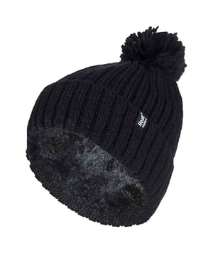 Wie die ursprüngliche Heat Holders Bommelmütze für Damen, aber mit einem modernen Strick, zielt diese Mütze im Arden-Stil darauf ab, Sie kuschelig und warm zu halten, während Sie mit ihrem zeitgenössischen Stil und Strick modisch bleiben. Diese Bommelmützen für Damen haben ein isolierendes Futter aus Fleece-Plüsch, Heatweaver genannt, das die warme Luft noch besser hält als jedes andere Futter. Dieses Futter ist so konzipiert, dass es weich ist und sich luxuriös anfühlt, während es die warme Luft nahe an der Haut hält und die kalte Luft effektiv draußen hält. All dies soll dafür sorgen, dass Sie in der kalten Jahreszeit angenehm warm bleiben. Diese Bommelmütze im Arden-Stil hat ein umgeschlagenes Bündchen und einen flauschig weichen Bommel an der Spitze. Diese Mütze hat eine Rippkonstruktion, die die Mütze sicher und haltbar macht. Diese Bommelmützen im Stil von Heat Holders Arden sind in 5 Farben erhältlich, darunter Koralle, Denim und Hellgrau. Sie bestehen aus 55% Polyester, 45% Acryl auf der Außenseite der Mütze und das Futter ist aus 100% Polyester. Sie sind in einer Einheitsgröße erhältlich und können in der Maschine gewaschen werden.