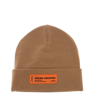 Heron Preston CTNMB Beanie in tabak bruin.- Zachte dubbellaags gebreide wollen constructie.- Omhoog gedraaide manchet.- Gedrukt CTNMB logo aan de voorkant.- Heron Preston oranje logopatch aan de achterkant.- Eenheidsmaat.- 100% Wol.  Alleen stomen.- Ref: HMLC006F216411