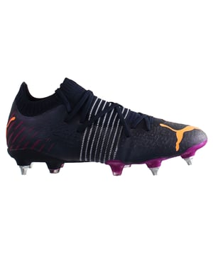 Puma Future Z 1.2 MXSG Botas de fútbol morado para hombres, una opción de vanguardia y elegante para futbolistas modernos que buscan el rendimiento final en el campo. Estas botas de la futura serie Z de Puma están diseñadas con tecnología avanzada para mejorar la agilidad, la velocidad y el control, mientras que su llamativo color púrpura agrega un toque de individualidad a su juego.

Características clave:

Agilidad revolucionaria: las botas de fútbol PUMA Future Z 1.2 MXSG están diseñadas para proporcionar agilidad incomparable. La innovadora configuración de la placa soleada y el estudios dinámicos permiten cambios rápidos de dirección y movimientos de rayo, lo que le brinda la ventaja sobre sus oponentes.

Diseño púrpura llamativo: estas botas cuentan con un color púrpura audaz que se destaca en el campo. Exprese su estilo y confianza únicos mientras muestra sus habilidades y estilo en estas botas llamativas.

Suella externa MXSG: la suela exterior MXSG (terreno suave mixto) está diseñada para una tracción versátil en varias superficies de hierba natural, incluidos lanzamientos firmes y blandos. Esto garantiza un agarre y estabilidad consistentes en diferentes condiciones de juego.

Banda de compresión de FuzionFit+ Adaptive: las futuras botas Z 1.2 cuentan con una banda de compresión FuzionFit+ alrededor del mediopié, proporcionando un bloqueo adaptativo y soporte para mantener el pie de forma segura en su lugar durante los movimientos explosivos.

GripControl Pro Upper: la parte superior está equipada con tecnología GripControl Pro, mejorando el control de la pelota y la precisión al driblar, pasar y disparar, incluso en condiciones húmedas.

Ajuste cómodo: estas botas de fútbol ofrecen un ajuste cómodo y cómodo que se moldea a la forma de su pie, reduce las distracciones y le permite concentrarse en su rendimiento.

Ligero y receptivo: construido con materiales livianos, las botas ofrecen capacidad de respuesta y una sensación natural, manteniéndolo ligero en sus pies durante todo el partido.