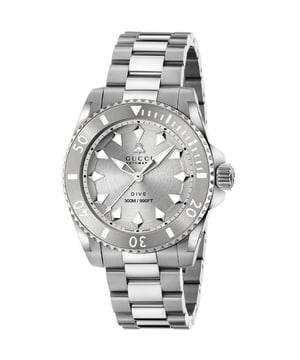 BRAND GUCCIWATCH MARKERS BatonsWATER RESISTANT 300 MetresRECIPIENT UnisexMOVEMENT AutomaticCASE MATERIAL Stainless SteelDIAL COLOUR GreySTRAP MATERIAL Stainless SteelDIAMETER4 40mmBRAND COLLECTION Gucci Dive
