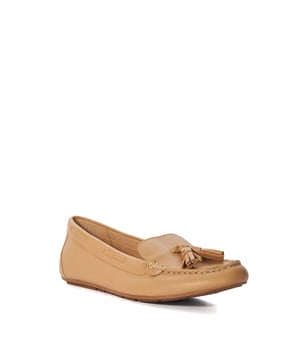 The timeless tassel trims give these leather moccasins a classic look. Perfect for pairing with your day-to-day work wear attire.