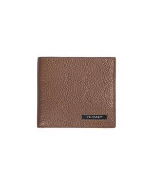 Cartera de hombre en piel repujada.
  Apertura tipo libro.
  Compartimento para monedas.
  Multiples titulares de tarjetas.
  Dimensiones compactas de 13x16x3.