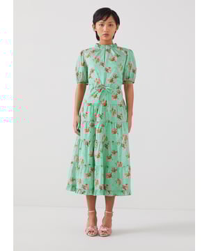 Cool in cotton, pretty in print, the new Hedy dress in our Royal Ascot collection, takes on a reimagition of a French mid 19th century print. Made using our Perfectly Petite* proportions, it's crafted from organic cotton in green with a bouquet print, and has a frilled round neck with pleat detail, puff shoulders, elasticated short sleeves, a drawstring waist, and a tiered midi skirt with a frilled hem. Team it with a pair of heels and a clutch for a day at the races.

*Perfectly Petite
Our Perfectly Petite range is crafted for a flattering fit on those 5’3” and below. Not simply graded down, our petite collection is caully measured to ensure the perfect fit across every piece of clothing. Dress confidently in love-forever, investment pieces made with you in mind and bring the extraordiry to the ordiry, everyday.