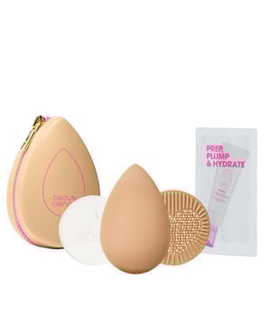 Of je nu een Beautyblender-fanaat bent of een make-up-newbie, deze blend & cleanse-starterset is de perfecte line-up voor een vlekkeloze applicatie. Het bekroonde Beautyblender-schuim verspreidt make-up tot een huidachtige finish, terwijl een nieuwe Blendercleanser het in onberispelijke staat houdt. Hardnekkige vlekken zijn geen partij voor de limited edition siliconen schrobmat (alleen te vinden in deze kit!). Een nieuwe opbergtas in de vorm van een Beautyblender maakt jet-setting onderweg gemakkelijk en deze neutrale esthetiek straalt stilletjes chic uit.