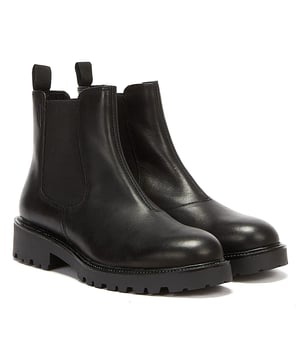 
<p>Kenova chelsea boot van Vagabond Shoemakers. Deze geheel zwarte boot  met een chunky zool en afgeronde neus heeft een bovenwerk gemaakt van leer. Voorzien van elastische zijpanelen en een lusje op de achterkant voor gemakkelijk aan- en uittrekken. </p>
<p>Gebaseerd op maat 37:<br />
Schachthoogte: 13,7 cm<br />
Schachtomtrek: 22,9 cm<br />
Hakhoogte: 4 cm</p>
<p><strong>Eigenschappen:</strong></p>
<ul classs="wmd-bullets">
<li><span>SKU:</span> 1350-02-13657</li>
<li><span>MPN:</span> 5241-501-20</li>
<li><span>Merk:</span> Vagabond</li>
<li><span>Hoofdkleur:</span> Zwart</li>
<li><span>Materiaal:</span> Leer</li>
<li><span>Binnenvoering:</span> Textiel</li>
<li><span>Breedte:</span> Normaal</li>
<li><span>Uitneembare zool:</span> Nee</li>
</ul>
<p>Amigo is officieel verkooppunt voor producten van Vagabond en helpt je graag verder. Indien je je Vagabond Kenova bestelt voor 16:00, dan wordt je bestelling, indien op voorraad, nog op dezelfde dag verzonden!</p>
