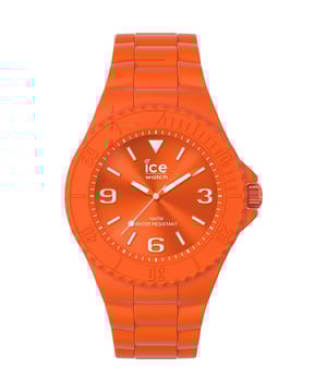 Diese Ice Watch Ice Generation Analog Uhr für  Herren ist das perfekte Accessoire zum tragen oder verschenken. Ihr Orange 44 mm Rund Gehäuse kombiniert mit dem bequemen Orange Armband aus  Silikon garantiert, dass Sie diese atemberaubende Uhr kompromisslos genießen werden. Angetrieben von einem hochwertigen Quarz Uhrwerk und wasserdicht bis 10 bars, läuft Ihre Uhr stets weiter. Dank ihres ultra-weichen Silikonarmbands und ihres schillernden Zifferblatts verleiht sie allen Ihren Outfits eine modische und moderne Note! Sie haben die Wahl! -Diese Analog Uhr verfügt über eine funktion: Leuchtzeiger, Leuchtziffern Diese hochwertige Uhr hat ein Orange Silikon Band ( 21 cm Länge und 22 mm Breite) mit einer Dornschließe Gehäusedurchmesser: 44 mm,Gehäuse Höhe: 10 mm, Gehäusefarbe: Orange, Zifferblattfarbe: Orange