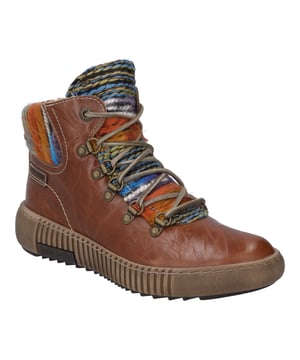 Het fijne rundsleer zorgt voor stabiliteit. Zodat je voeten zelfs op ijzige dagen behaaglijk warm zijn, is deze enkellaars gevoerd met pluche. Het rits biedt een goede grip en een vlotte instap in de schoen. Dit model heeft een uitneembare zool om zich te kunnen omkleden. Josef Seibel heeft de AGO-constructie, om schoenen te maken die niet alleen licht maar ook duurzaam zijn. Met de G-breedte schoen is de enkellaars Maren 06 perfect voor de voet. Ga je gang met Maren 06.