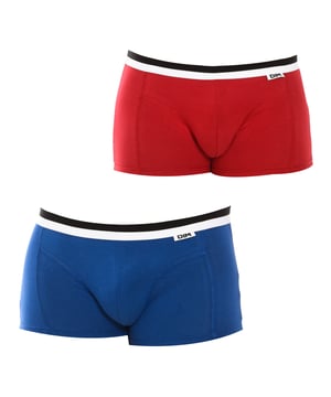 Pack-2 boxers DIM.
Cinturilla de goma elástica, con nombre de la marca en etiqueta de tela, en un lateral.
Tejido transpirable.
Frontal anatómico con capacidad de sujetar sin apretar.
Costuras vistas a tono.
 Composición: 95% Algodón, 5% Elastano
 Cuidados:
Lavar a temperatura máx. 40º.
No usar lejía.
No usar secadora.
No planchar.
No lavar en seco.