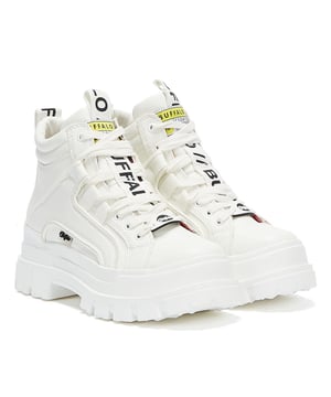 Der Aspha aus hochwertigem Kunstleder ist ein Premium-Schnürstiefel mit auffälliger Silhouette, mit dem Sie garantiert ein Statement setzen. Die robuste Plateausohle hat ein klobiges Profil und bietet wolkengleichen Komfort sowie einen auffälligen Stil. Mit gewebtem Markenlabel auf der Zunge, verlängerter Ferse und Schlaufen an der Vorderseite mit auffälligem Branding. Vegan genehmigt.