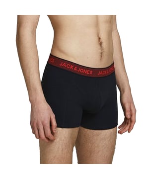Prachtige broek voor heren van Jack&Jones. Zeer aangenaam om te dragen, comfortabel en sportief gesneden tegelijk. De Jack&Jones Basic lijn is prachtig te combineren met veel kledingstukken. De mode van Jack&Jones kenmerkt zich door hoogwaardige materiaalmixen en nauwkeurige afwerking.