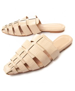 Ballerina voor dames. Comfortabele pasvorm. Gepolsterde inlegzool. Antislip zool. Versterkte stiksels. Gefabriceerd door andere merken voor ons merk.