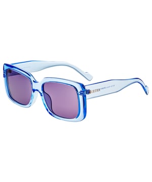 Marco TR90 de alta calidad; TR90 está fabricado con tecnología suiza para ser súper flexible, duradero y liviano. Lentes polarizadas TAC multicapa; Elimina el 100% de la luz azul dañina y el resplandor UVA/UVB; Brazos TR90 de alta calidad; Bisagras estándar de acero inoxidable; Resistente a rayones e impactos;