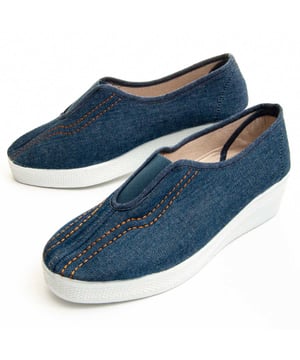 Hechas en España. Zapatilla confortable para mujer. Fabricada en los mejores materiales. Suela antideslizante. Cosido reforzado. Plantilla acolchada. Baja huella de carbono.