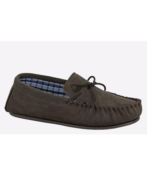 These Bruce leather loafer slippers from Mokkers have been design to give you a comfortable and warm step every single time you slide these slippers on to your feet.
- Suede leather upper
- Slip-On design
- Cushioned footbed
- Durable rubber outsole