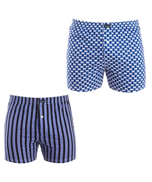 Pack-2 Bóxers de la marca Abanderado.
Cinturilla de goma elástica con estampado de la marca.
Tejido cómodo y suave.
Materias primas de calidad.
Abertura delantera con botón.
Costuras vistas a tono.
 Composición: 100% Algodón
 Cuidados:
- Lavar a temperatura máx. 40º.
- No usar lejía.
- No usar secadora.
- No planchar.
- No lavar en seco.