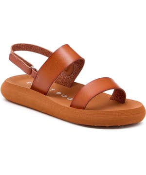 De Sunshine Camel Sandalen zijn je metgezel voor die lange zomerdagen. Deze stijlvolle sandalen hebben een lichtgewicht EVA voetbed dat je voeten de hele dag tevreden houdt. Het subtiele platform voegt wat hoogte toe zonder afbreuk te doen aan het comfort.