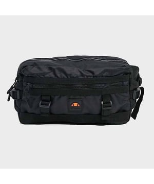 Ellese Redon Bag Men's Black Bum: un accesorio práctico y elegante que combina conveniencia y moda urbana. Con su elegante color negro, diseño funcional y logotipo icónico, la bolsa Redon Bum de Ellesse agrega un toque de utilidad y estilo a su estilo de vida sobre la marcha.

Características clave:

El elegante color negro: la bolsa Ellese Redon Bum presenta un elegante color negro que agrega un toque moderno y versátil a su atuendo.

Diseño práctico: la bolsa Bum está diseñada para mantener sus elementos esenciales de manera manos libres, proporcionando fácil acceso y conveniencia.

Correa de cintura ajustable: la correa de cintura ajustable le permite personalizar el ajuste, asegurando que la bolsa de bum se sienta cómodamente alrededor de su cintura.

Tamaño compacto: el tamaño compacto entaca un equilibrio entre la portabilidad y la capacidad de almacenamiento, lo que lo hace ideal para diversas actividades.

Logotipo icónico: el logotipo de ElleSse a menudo se muestra en la bolsa Bum, mostrando el patrimonio deportivo de la marca y el compromiso con la calidad.

Compartimentos múltiples: la bolsa Redon Bum generalmente incluye múltiples compartimentos y bolsillos con cremallera, lo que lo ayuda a mantener sus artículos organizados.

Uso versátil: la bolsa Redon Bum es adecuada para una variedad de ocasiones, desde hacer mandados y viajar hasta explorar la ciudad.

Urban Utility: con su diseño elegante y sus características prácticas, la bolsa Redon Bum atiende a las personas que valoran el estilo y la funcionalidad.

Accesorio en tendencia: eleva tu juego de accesorios con la bolsa negra de Ellesse Redon Men's Black Bum, agregando un toque de conveniencia y moda a tu aspecto.