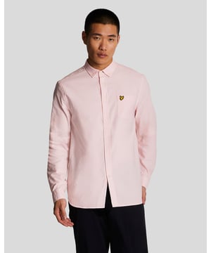 Button-down collar.Long sleeves with branded button cuffs.Pointed chest pocket with branding.Lightweight.Regular fit.