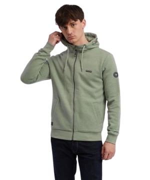 Entdecken Sie die 'NATTE ZIP' Herren Sweatjacke von ragwear, die mit ihrer Kapuze und dem Tunnelzug nicht nur für eine individuelle Passform sorgt, sondern auch durch ihren Reißverschluss und die Rippbündchen besticht. Die Seitentaschen bieten praktischen Stauraum, während das unifarbene, melierte Design zusammen mit den Label-Patches einen modernen und ansprechenden Look vermittelt. Diese Jacke ist in einem Regular Fit geschnitten und verspricht eine bequeme und stilvolle Ergänzung für jede Garderobe.