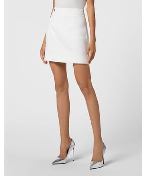 Stretch polyester kokerrok. Onzichtbare ritssluiting aan de zijkant.