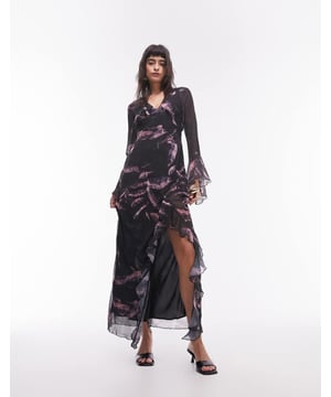 Dresses by Topshop Welcome to the next phase of Topshop V-neck Flared sleeves Ruffle details Thigh-high split Regular fitSold By: Asos