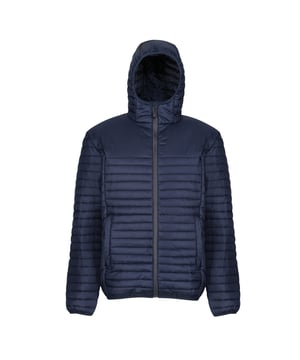 Materiaal: 100% gerecycleerd polyester. Ontwerp: Gewatteerd. 180gsm. Stoftechnologie: Isolerend, Thermo-Guard, Waterafstotend. Samendrukbaar. Halslijn: Kapitein. Mouwtype: Met lange mouwen. Zakken: 2 Lagere zakken. Bevestiging: Volledige ritssluiting. Geschikt voor: Borduren, Bedrukken.