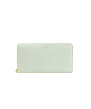 Cavalli Class grijze portemonnee van kalfsleer
  Stijlvol ontwerp met een verfijnde grijze kleur en lichtblauwe schaduwen
  Ritssluiting voor extra veiligheid
  Compact formaat van 20cm x 10cm
  Perfect voor het bewaren van kaarten contant geld en ande