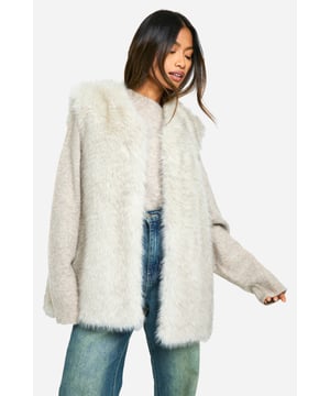Wrap up in the latest coats and jackets and get out-there with your outerwearBreathe life into your new season layering with the latest coats and jackets from boohoo. Supersize your silhouette in a padded jacket, stick to sporty styling with a bomber, or protect yourself from the elements in a plastic raincoat. For a more luxe layering piece, faux fur coats come in fondant shades and longline duster coats give your look an androgynous edge.