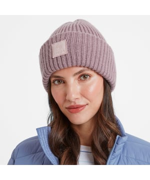 Woolly hats are a must when the weather turns chilly, and our Jendon unisex winter beanie ticks all the boxes with its cosy, knit design. Perfect for long walks with the dog, watching a weekend football match or just as an additional protective layer against the cold and wind, Jendon has a rib turn up to keep your ears extra warm. Jendon is finished off with a TOG24 woven label on the turn up. Classic beanie styling and versatile colour choices also make Jendon a great gift idea.