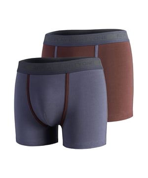 Deze boxershorts voor heren zijn comfortabel en nauwsluitend. Ze hebben een comfortabele snit en bieden optimale ondersteuning. Ze zijn gemaakt van hoogwaardige materialen en hebben een hoog draagcomfort. De contrastkleurige naden aan de voorkant zijn een visueel hoogtepunt. De geweven labelbelettering siert de elastische tailleband rondom. De set bestaat uit twee zwembroeken.