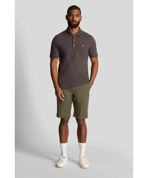 Die Anfield Chino Short ist eine knielange Shorts aus Stretch-Baumwolle mit geradem Schnitt und lässt sich je nach Look elegant oder leger tragen. Der Favorit der Ladyboys.