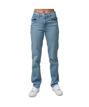 Dames Levis 724 High Rise Straight Jeans in lichtblauw.- 5-pocket constructie.- Gulp met rits en knoopsluiting.- Merkleren patch achteraan in de taille.- Stellar Stretch.- Afgewerkt met een ultra-moderne rechte pijp.- Korte binnenbeenlengte ongeveer 30 inch Normale binnenbeenlengte ongeveer 32 inch. Korte binnenbeenlengte ongeveer 30 inch Normale binnenbeenlengte ongeveer 32 inch(Metingen zijn alleen bedoeld als richtlijn).- 65% Katoen 21% Viscose 7% Polyester 5% Elastomultiester 2% Elastane.  Ref: 188830261