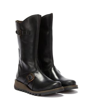 These mid calf boots from Fly London will bring you a more rugged and classic look featuring a leather upper with zip fastening on the inner for easy on / off and two decorative buckles. Complete with signature branding.