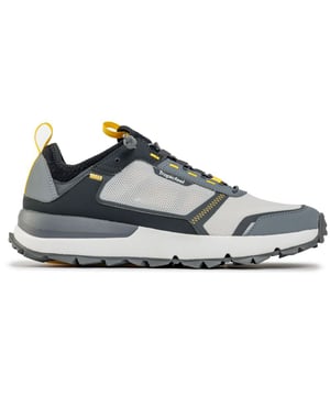 Recorre los senderos o explora la naturaleza de tu zona con las zapatillas Tropicfeel At X, confeccionadas con poliéster reciclado y suelas de goma duraderas de 3,5 cm. Estas zapatillas para correr resistentes al agua y de secado rápido, con tecnología sin olores, cuentan con un sistema de cordones Sprint y plantillas extraíbles para mayor comodidad. Perfectas para los aventureros con conciencia ecológica, son veganas y encarnan tanto el estilo como el compromiso con la sostenibilidad.