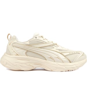 Ren wild en vrij in de Puma Morphic. Deze trendy sneakers voor kinderen combineren prestatie en stijl zodat je de hele dag kunt spelen. Ze zijn gebouwd met een lichtgewicht nylon bovenwerk en duurzame rubberen zolen en bieden het comfort en de ondersteuning die groeiende voeten nodig hebben. Het slanke silhouet is voorzien van Puma's hardloop-DNA voor een moderne, atletische look. Laat de fantasie van je kleintje de vrije loop met de Puma Morphic.