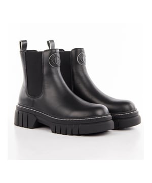 Bottine Guess USA Combat Damen Schwarz Leder. Authentischer Schuh der Marke Guess - Streetwear/Sportswear-Design von Guess - Guess für modebewusste Frauen, perfekt für den Alltag - Die schwarze Bottine von Guess lässt sich ideal mit Ihrem restlichen Kleiderschrank kombinieren - Bequemes Leder - Klassisches Elastik - USA Combat - Synthetik