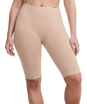 Chantelle Smooth Comfort Sculpting Long Shorts. Made with a light shaping effect that is invisible under clothing, thanks to the seamless fabric. Anti thigh chafing fabric. The product is recommended for hand wash only.