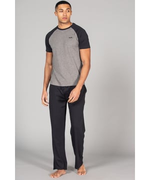 This loungewear set from Tokyo Laundry includes a short-sleeved t-shirt and jersey trousers. The T-shirt features a raglan sleeve design, a crew neck and a Tokyo Laundry branding logo on the chest. Trousers feature an elasticated waistband, drawstring and two side pockets. Made from combined cotton fabric to ensure comfort and high quality.