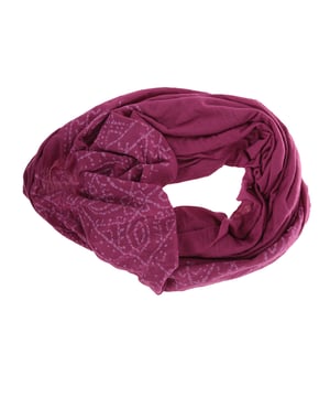 Infinity Neck Buff.
 Ideal complement to protect the neck and face.
 Dress with style and enjoy infinite comfort.
 Measures: 50x82cm
 Composition: 50% Polyester, 50% Viscose
 Care:
Machine wash max 30º
 -Do not iron
 -Do not use bleach
 -Do not dry clean