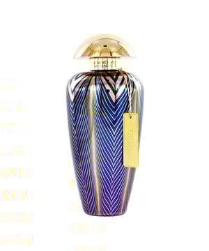 Experience the enchanting allure of The Merchant of Venice Vinegia 21 Eau de Parfum, a fragrance that embodies the richness and magnificence of Venice. This exquisite scent opens with the warm notes of saffron and spicy cinnamon, complemented by the sweet allure of crunchy pralines. The heart reveals a blend of sumptuous woods including oud and patchouli, evoking the mystery of an oriental night. Finally, the base harmonizes creamy vanilla and sandalwood with the smoky essence of myrrh and incense, creating a captivating and unforgettable fragrance journey.