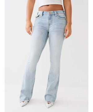 The Becca Mid Rise Big T Bootcut Jean is a denim must have. This pair of women’s jeans feature a mid-rise waist, whiskering, zip fly, belt loops, and yellow Big T stitching. Finished with rose gold hardware and horseshoe detailing on the back flap pockets