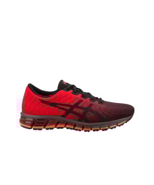 Agregue algo de resorte a su paso con los nuevos ASICS Gel-Quantum 180 4 zapatillas para hombres. Diseñados para ayudarlo a correr más, estos zapatos vienen con 180 grados de amortiguación de gel ASICS para un rebote adicional y comodidad con cada paso que das. Son ideales para la actividad cotidiana, ya sea que te diriges al gimnasio o salgas a las calles.

Tan elegante como son de calidad premium, estos zapatos lo llevarán a la perfección desde la cinta de correr a la pista y en todas partes. Cuentan con espuma de entresuela de Spva para un excelente bounce-back, y una cacería de ortolita para la comodidad, el rebote receptivo y la gestión efectiva de la humedad.

También hay una fuerte suela de goma, garantizada para proporcionar un mayor agarre en varios terrenos. La parte superior de Heather Mesh significa que estos zapatos son transpirables, ideales ya que su calzado favorito, sea cual sea el clima afuera.

El estilo versátil y la tecnología premium le permiten hacer un buen uso de este zapato al participar en cualquier actividad. La elección perfecta del zapato para aquellos que viven para entrenar y liderar un estilo de vida saludable y activo.