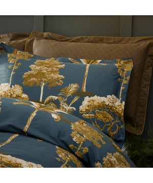 The Arboretum Pillowcase Set features a plain luxurious blue design and is complete with an envelope clousre. Made from a 200 thread count cotton sateen, this design is fully machine washable.