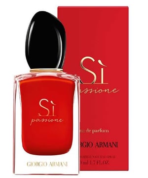 Sì Passione, the new perfume for women by Giorgio Armani. A powerful reinvention of the signature Armani fragrance, Sì Passione adds a new dimension to Giorgio Armani’s feminine fragrance personality - in his own words, “an irresistible combination of grace, strength and independent spirit". An intense, uncompromising scent for a confident woman who dares to say yes.